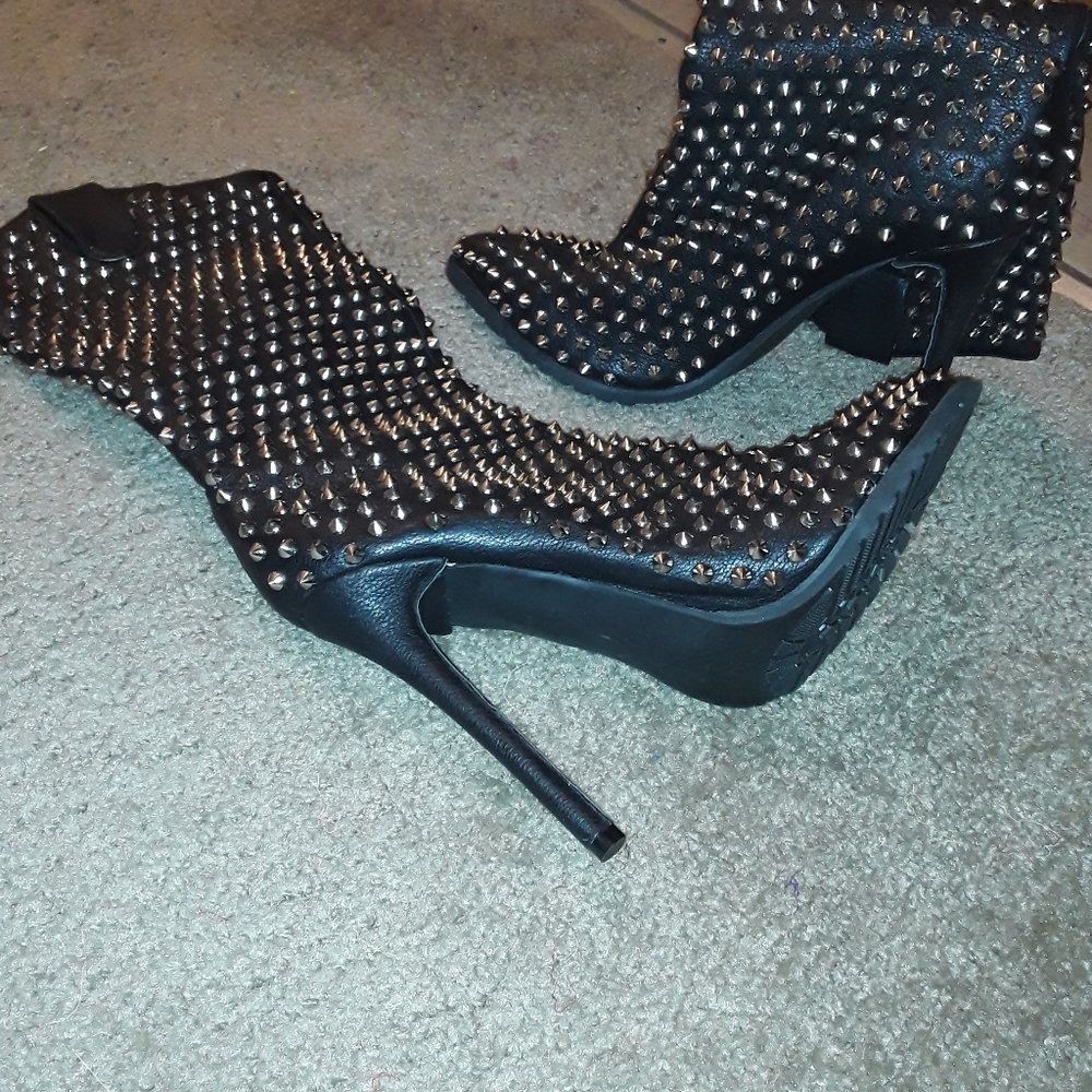 Boots - Picture 3 of 3